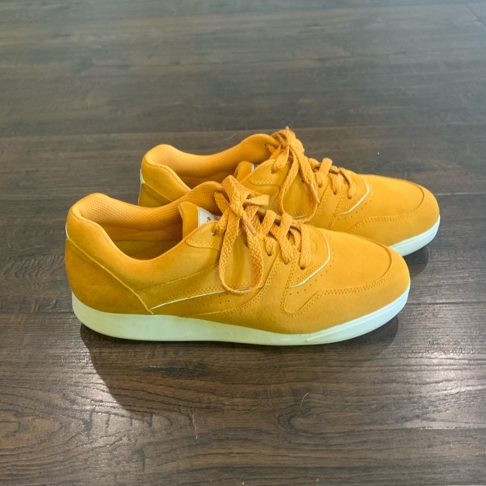 Hush Puppies Women’s Suede Upbeat Sneakers